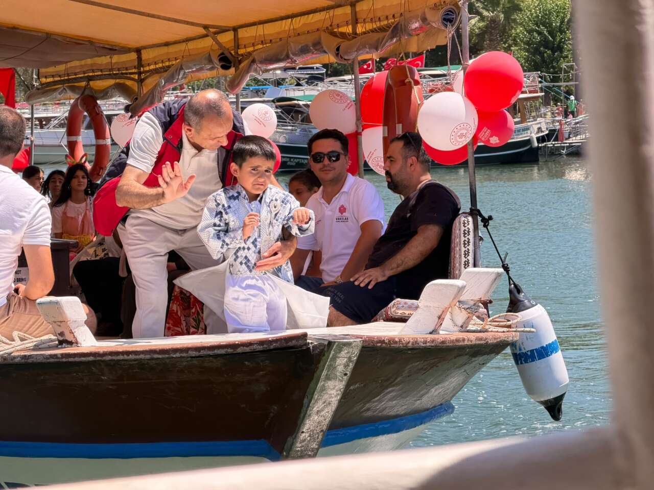Dalyan’da Geleneksel Sünnet Şöleni Coşkusu Tekne Turu ile Başladı 3